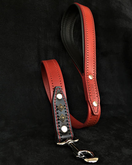 The "Balteus" red leash